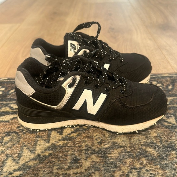 New balance 574 boys shoes size 12 - Picture 1 of 2